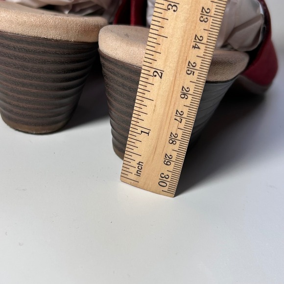 Clarks Red Suede Woven Slingback Wedge Sandals Women's 10 Comfort Shoes - Picture 13 of 14